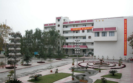 成都市郫都區(qū)友愛職業(yè)技術(shù)學(xué)校